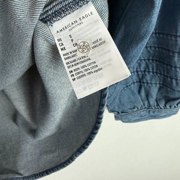 NWT American Eagle Denim Puff Sleeve Relaxed Buttondown Shirt Blue Size Small S - Picture 9 of 12